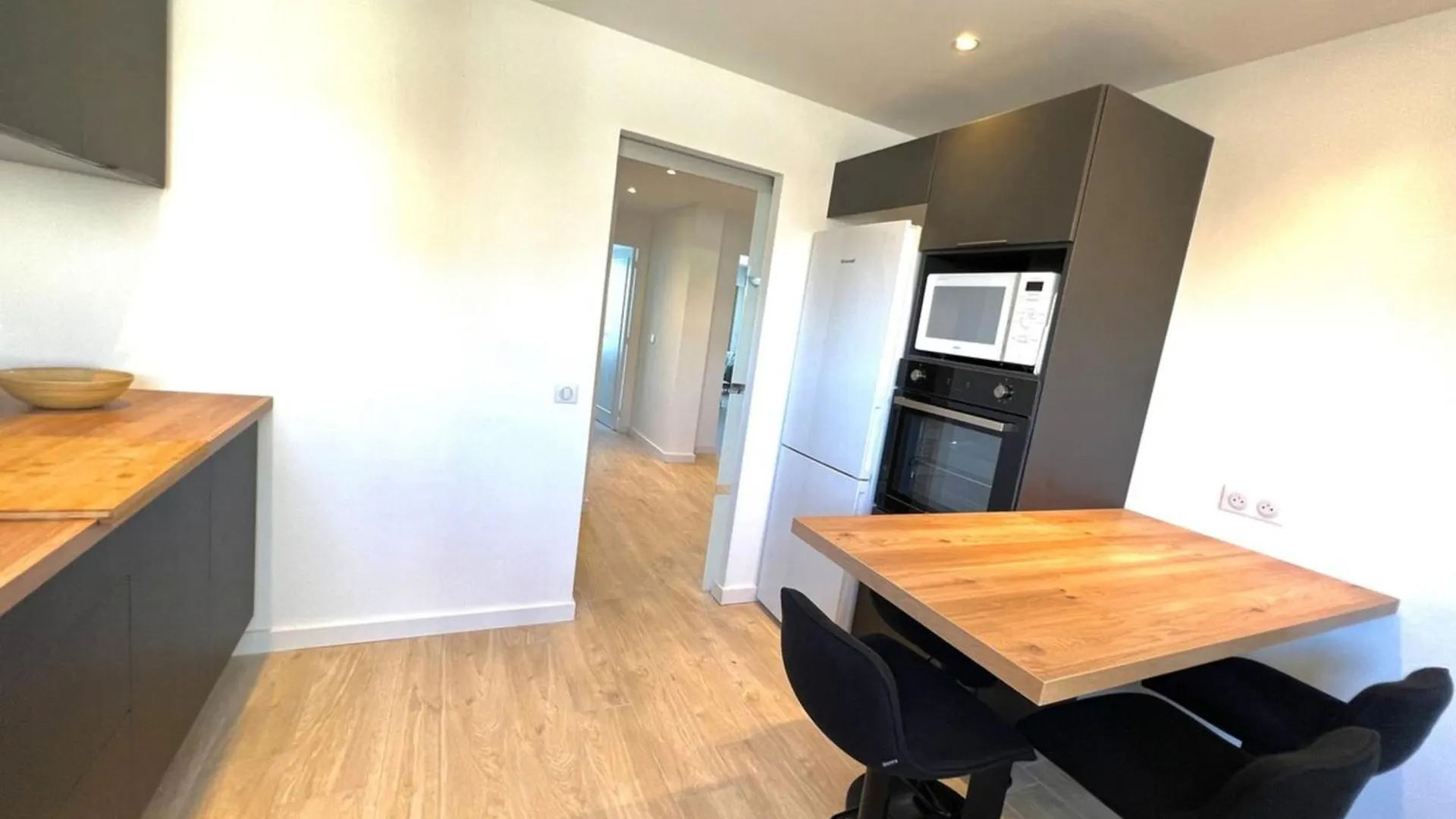 Juan Les Pins - Sea View - 4 People - Parking Apartment