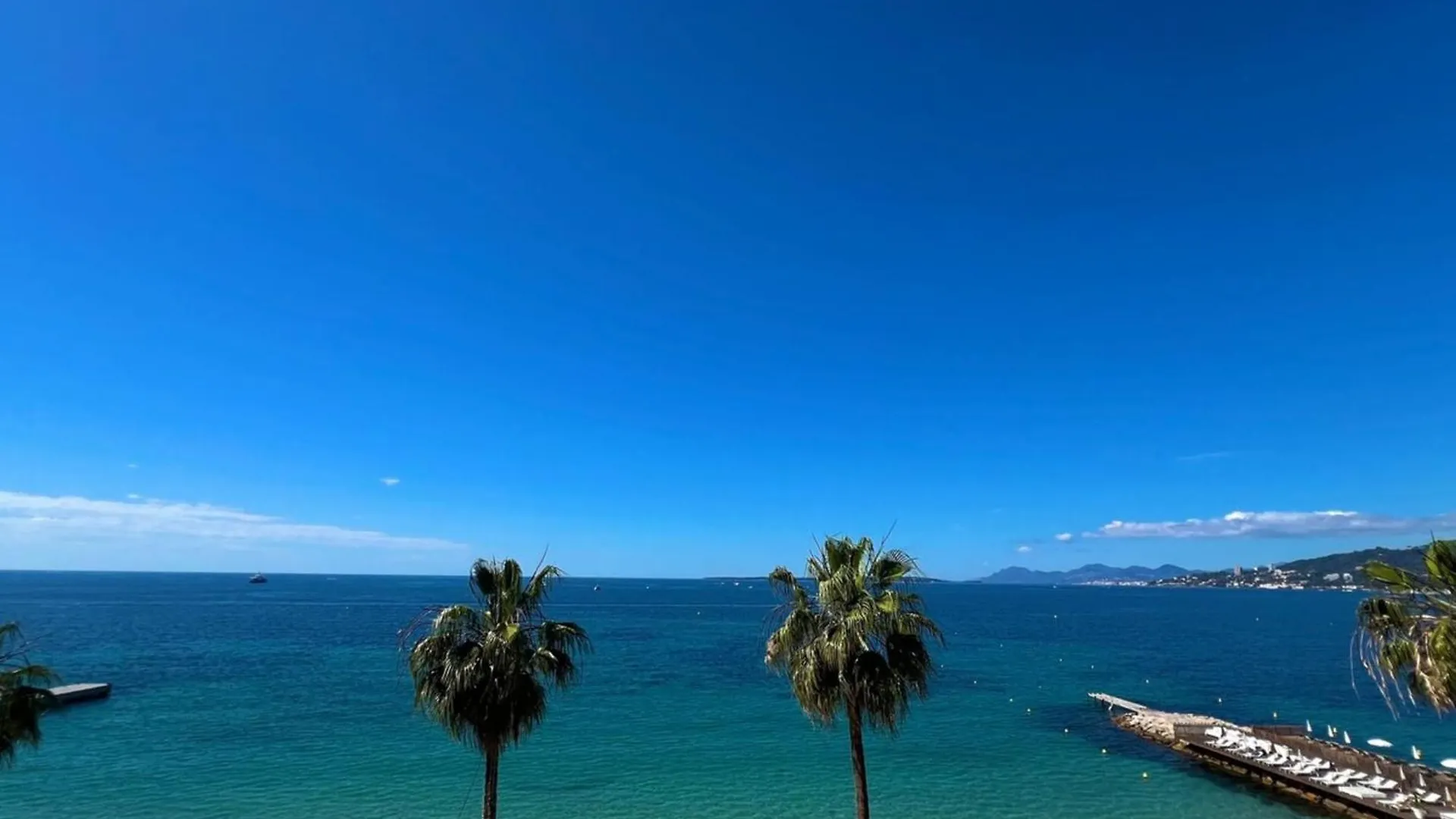Juan Les Pins - Sea View - 4 People - Parking Apartment