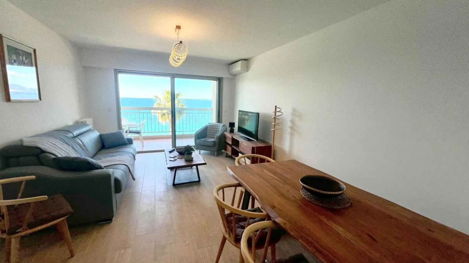 Juan Les Pins - Sea View - 4 People - Parking Apartment France