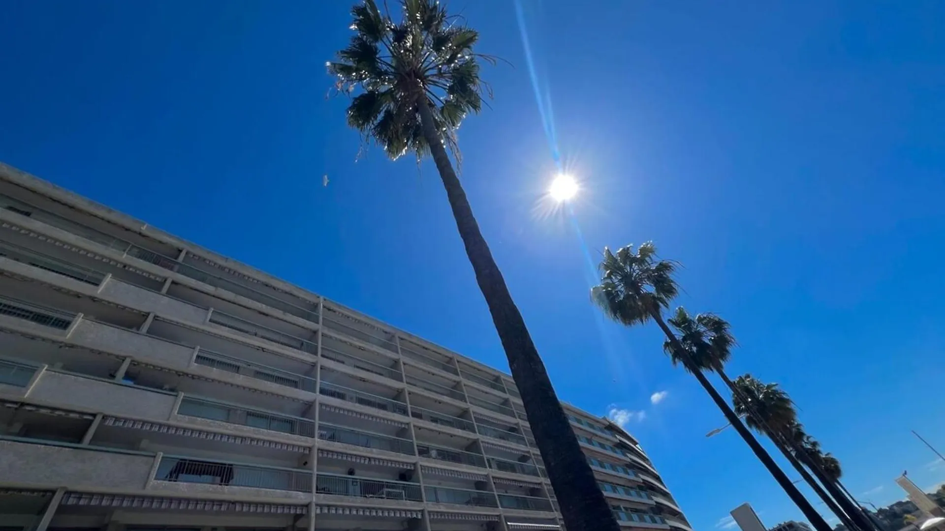 Juan Les Pins - Sea View - 4 People - Parking Apartment